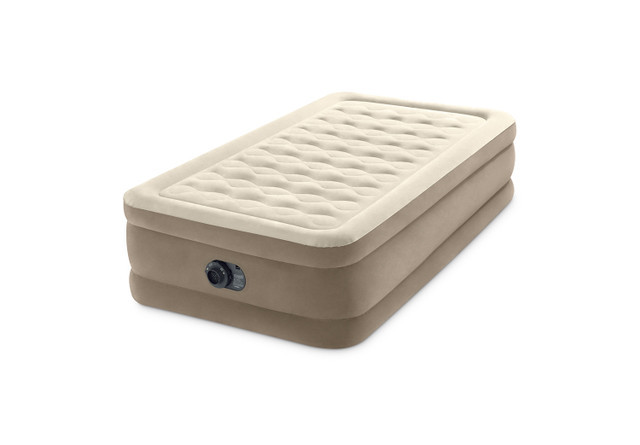Dura-Beam® Deluxe Ultra Plush Air Mattress 18in. Twin w/ Built-In Electric Pump 3 Dura-Beam® Deluxe Ultra Plush Air Mattress 18in. Twin w/ Built-In Electric Pump