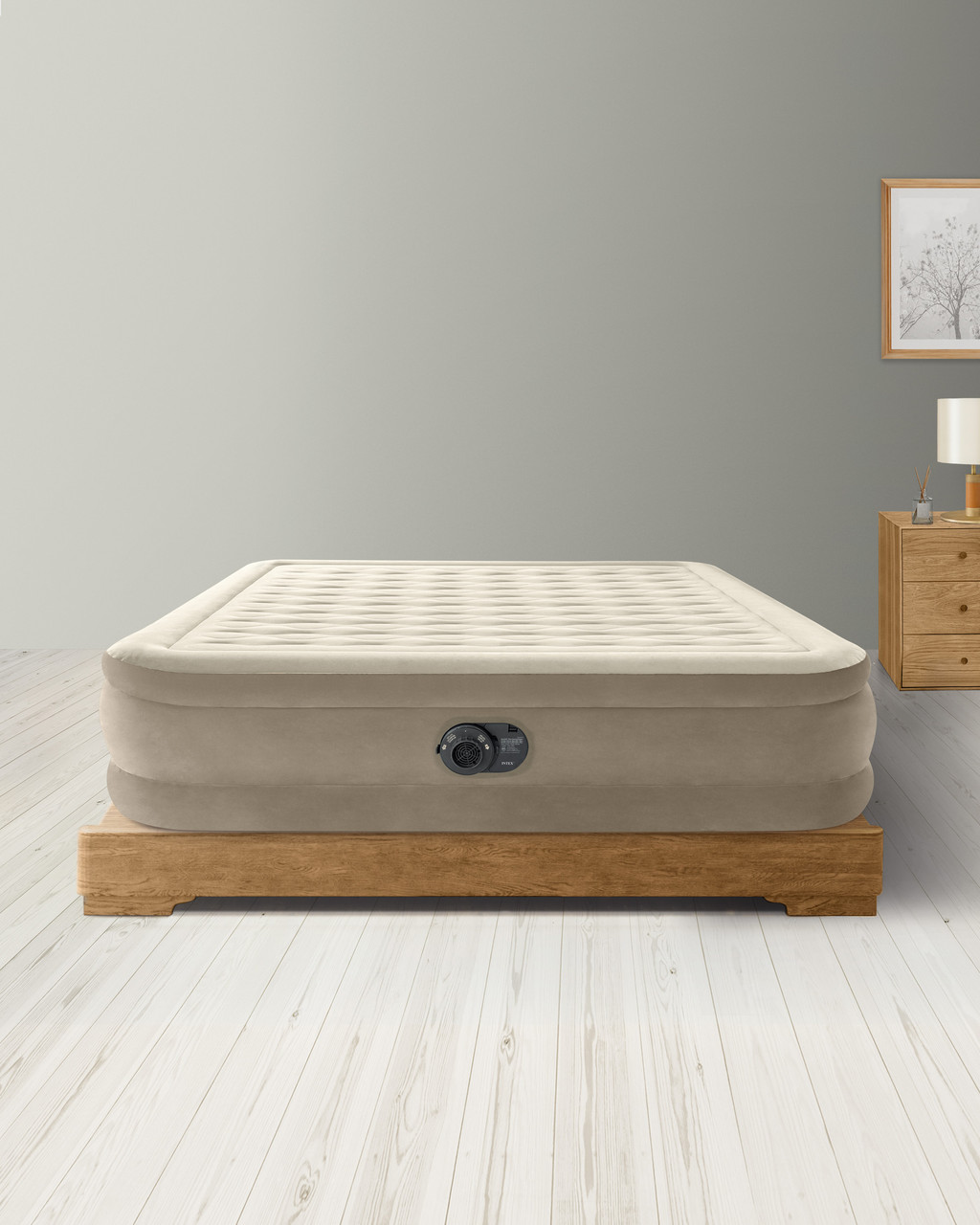 Dura-Beam® Deluxe Ultra Plush Air Mattress 18" Queen w/ Built-In Electric Pump